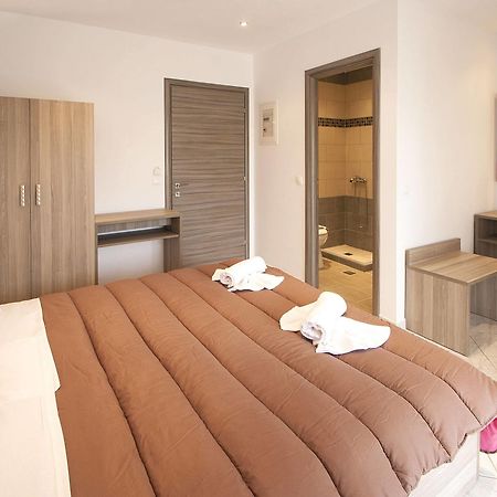 Pineapple Skiathos Bagian luar foto