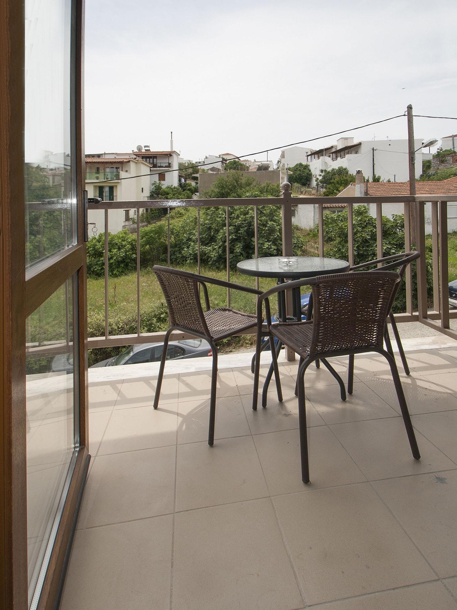 Pineapple Skiathos Bagian luar foto