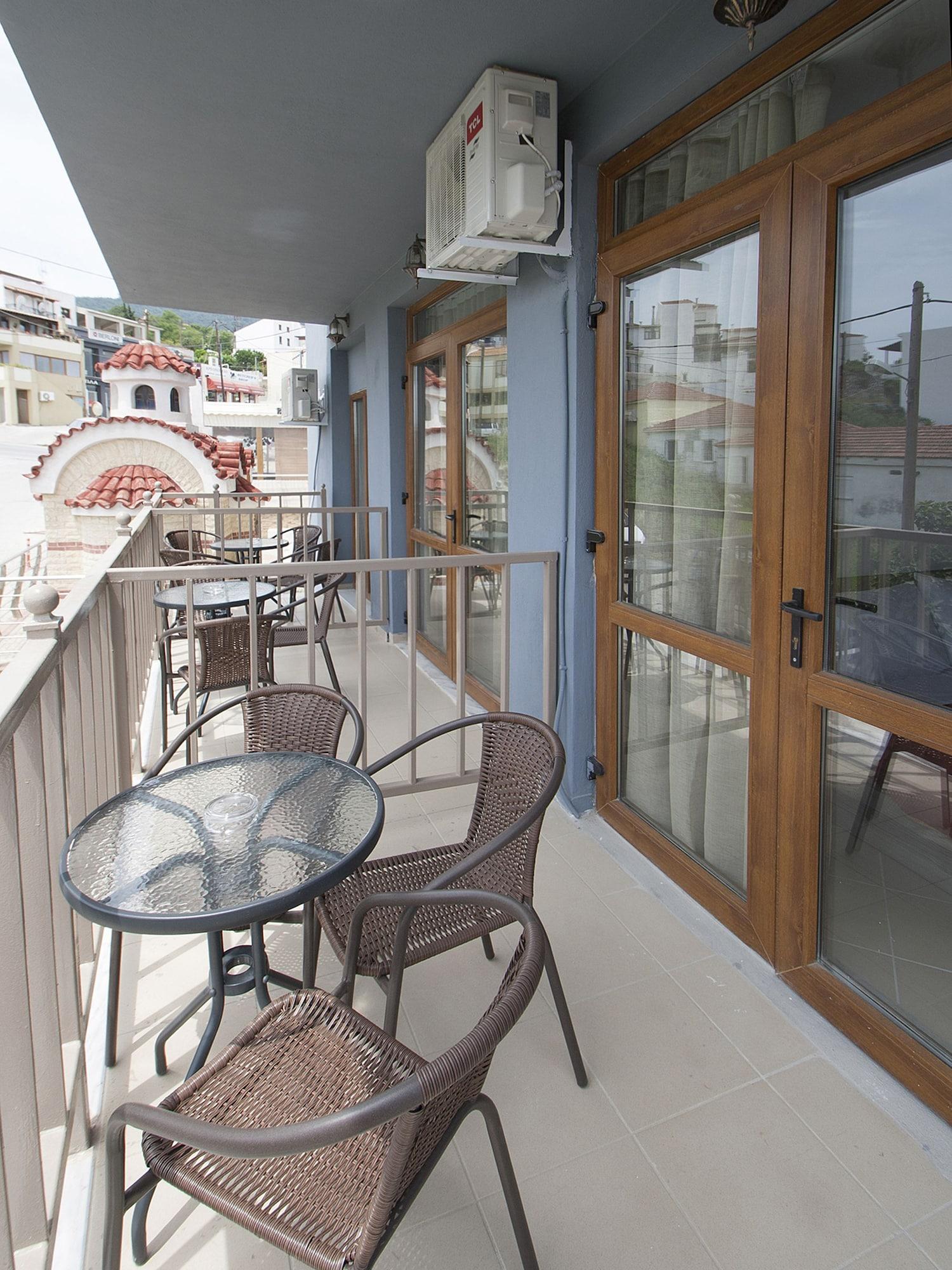 Pineapple Skiathos Bagian luar foto