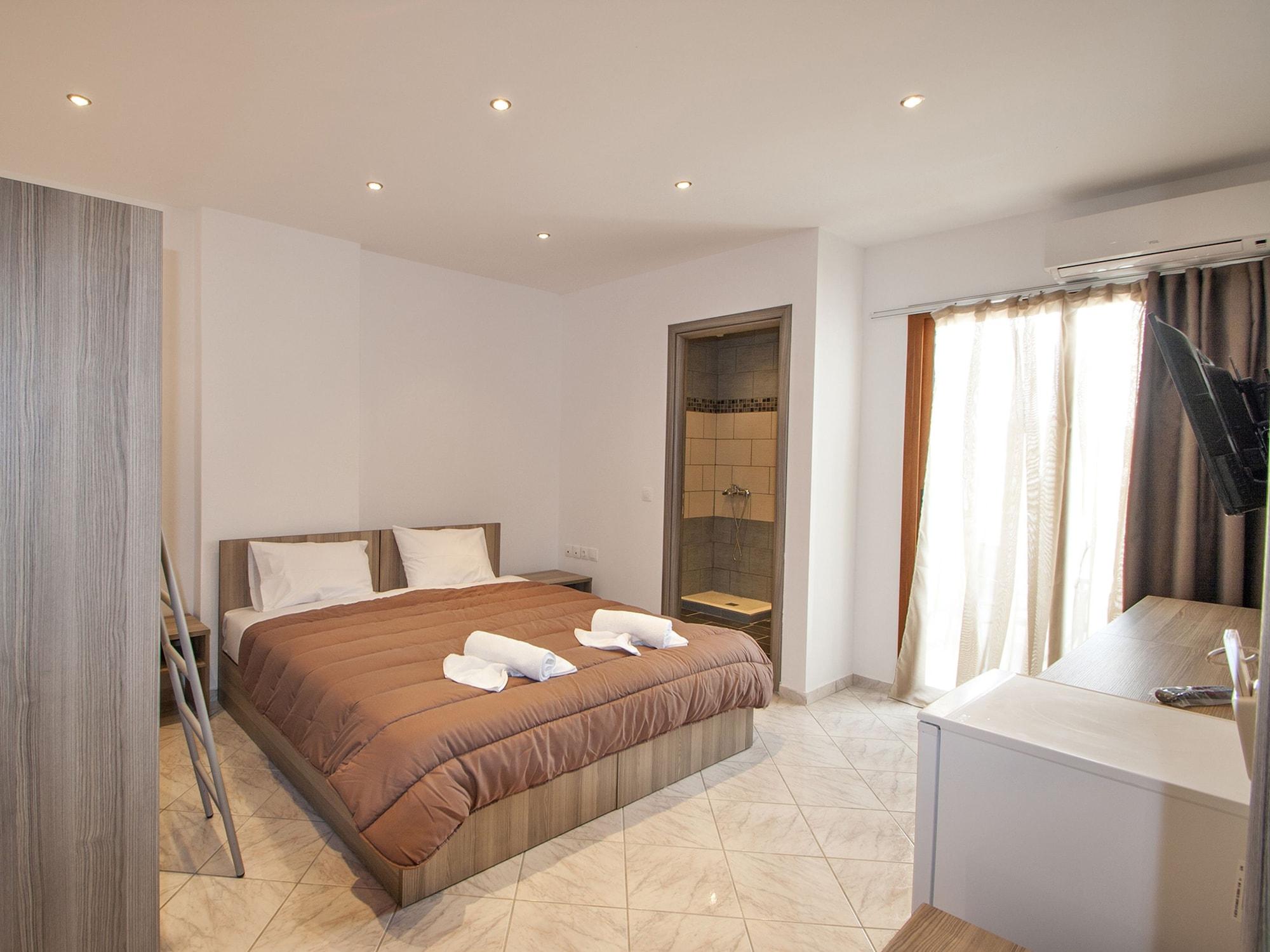 Pineapple Skiathos Bagian luar foto
