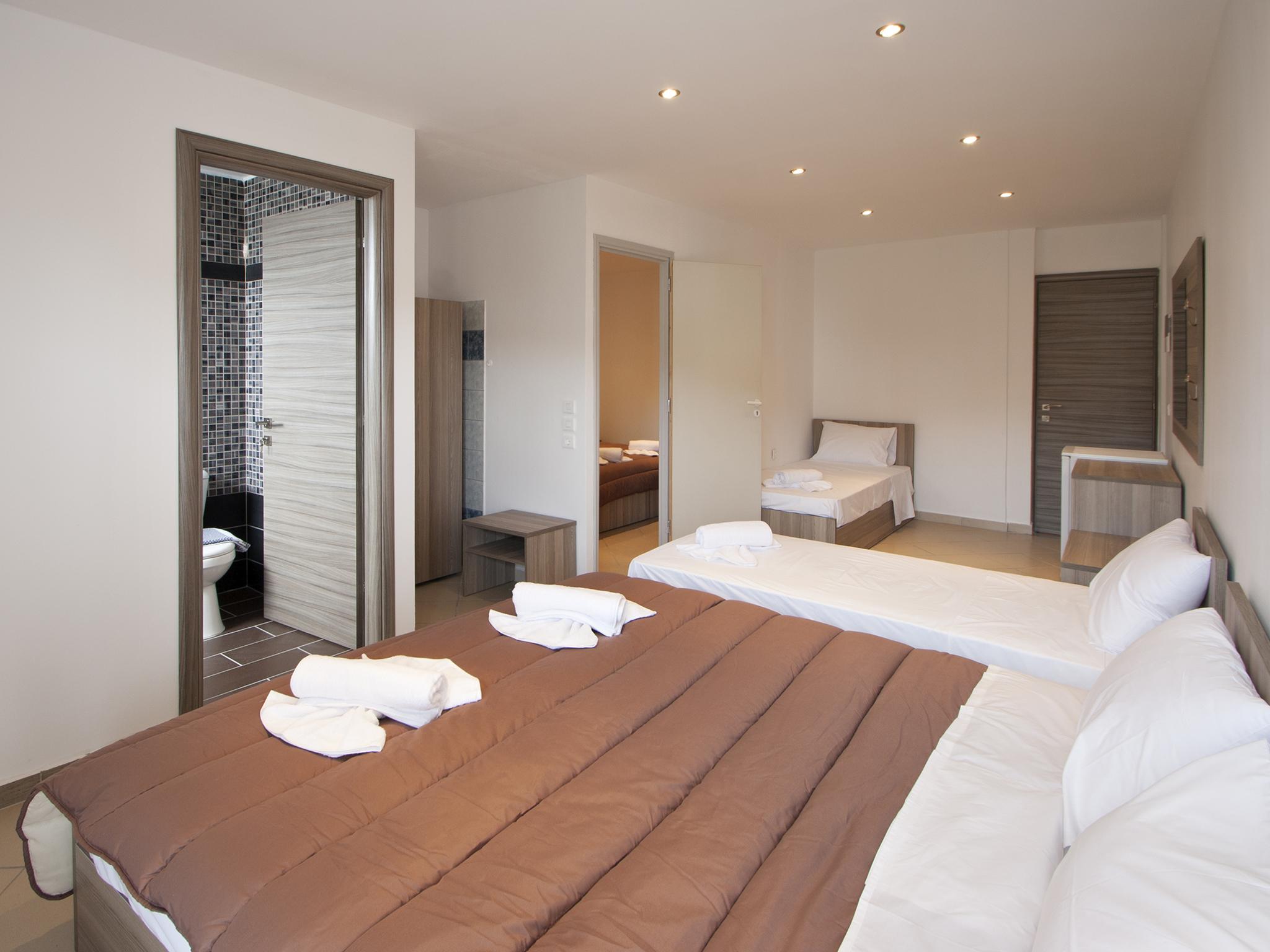 Pineapple Skiathos Bagian luar foto
