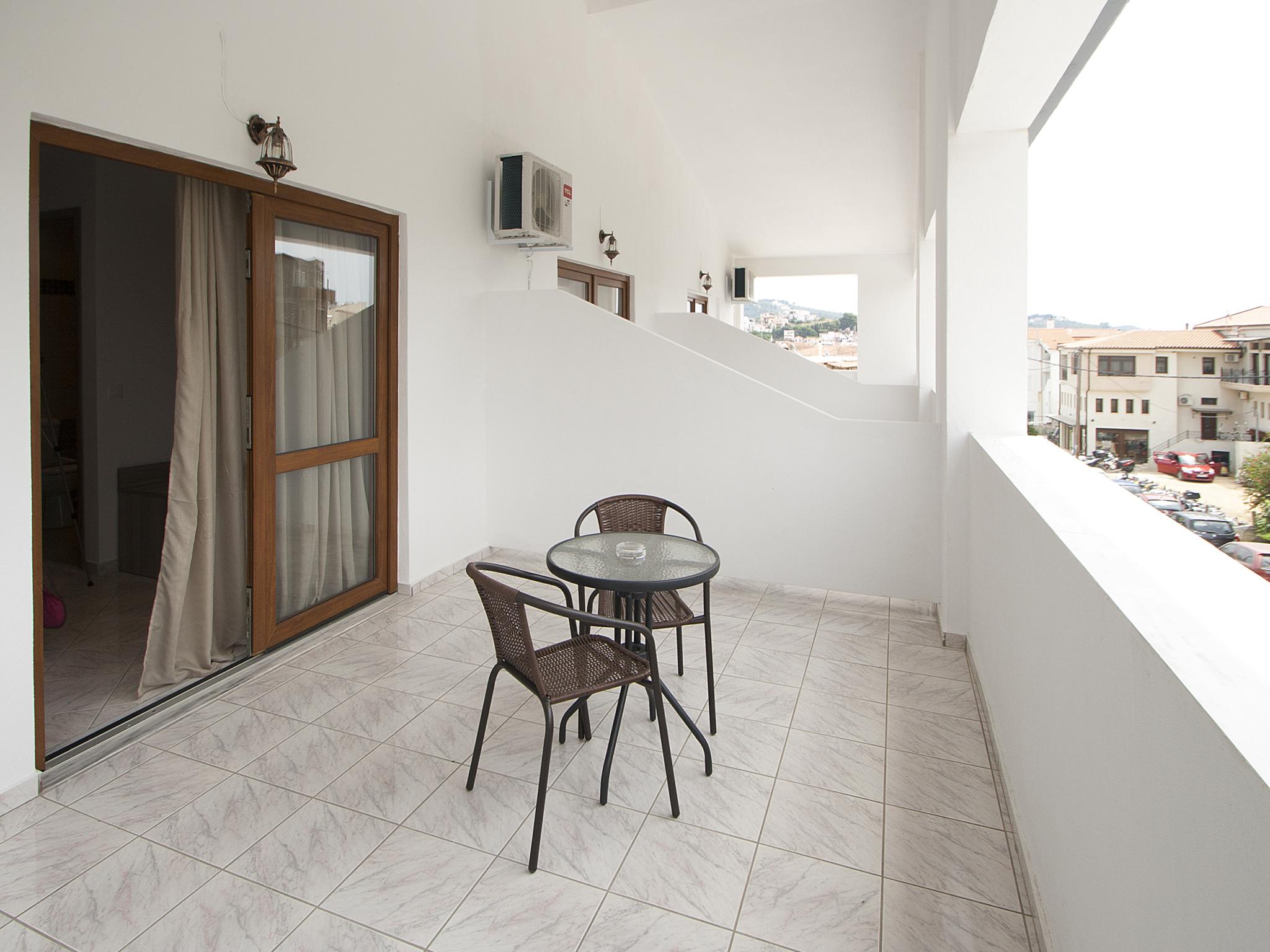 Pineapple Skiathos Bagian luar foto