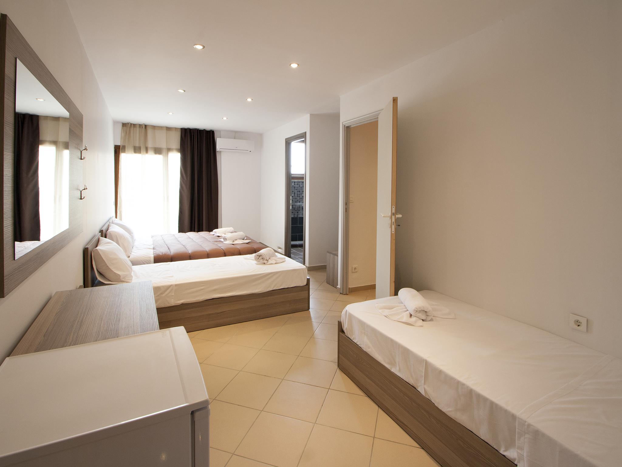 Pineapple Skiathos Bagian luar foto