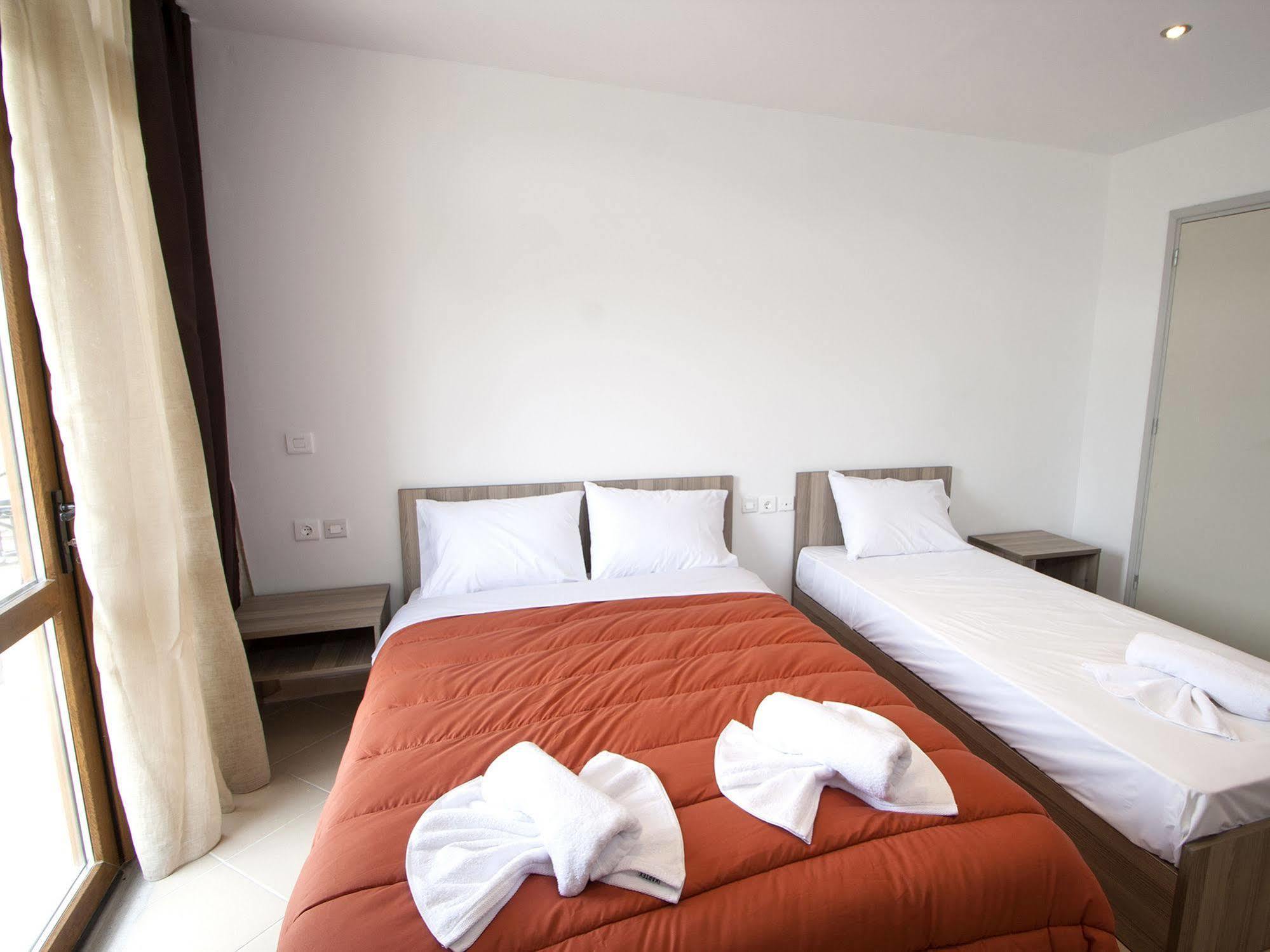 Pineapple Skiathos Bagian luar foto