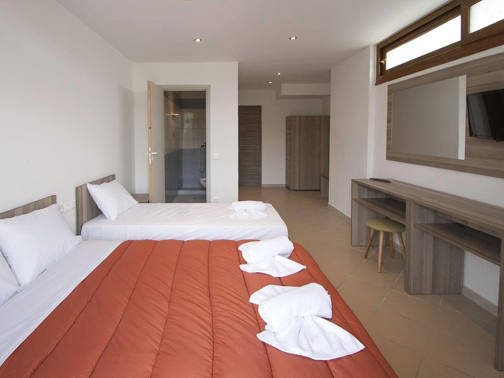 Pineapple Skiathos Bagian luar foto