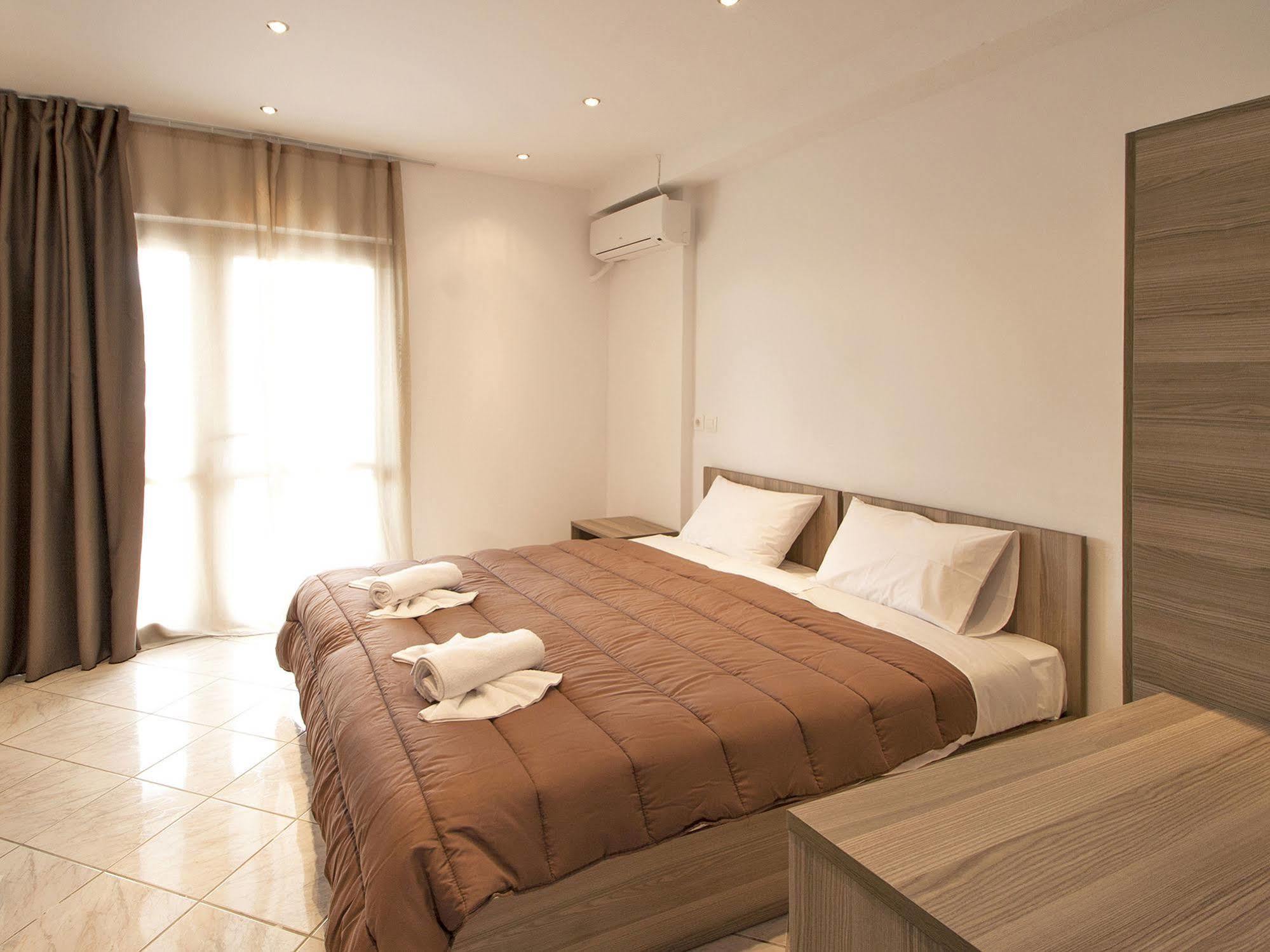 Pineapple Skiathos Bagian luar foto