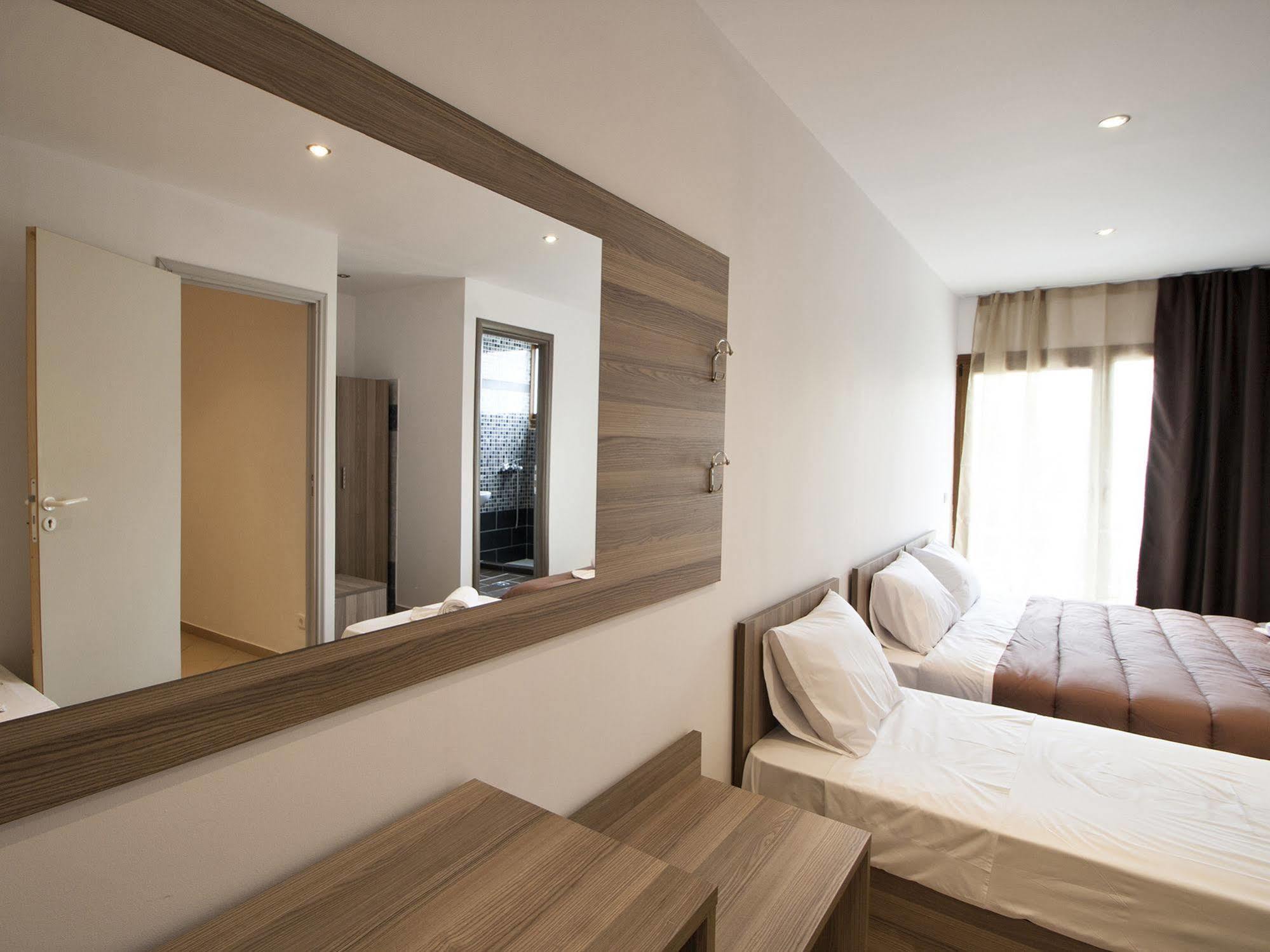Pineapple Skiathos Bagian luar foto
