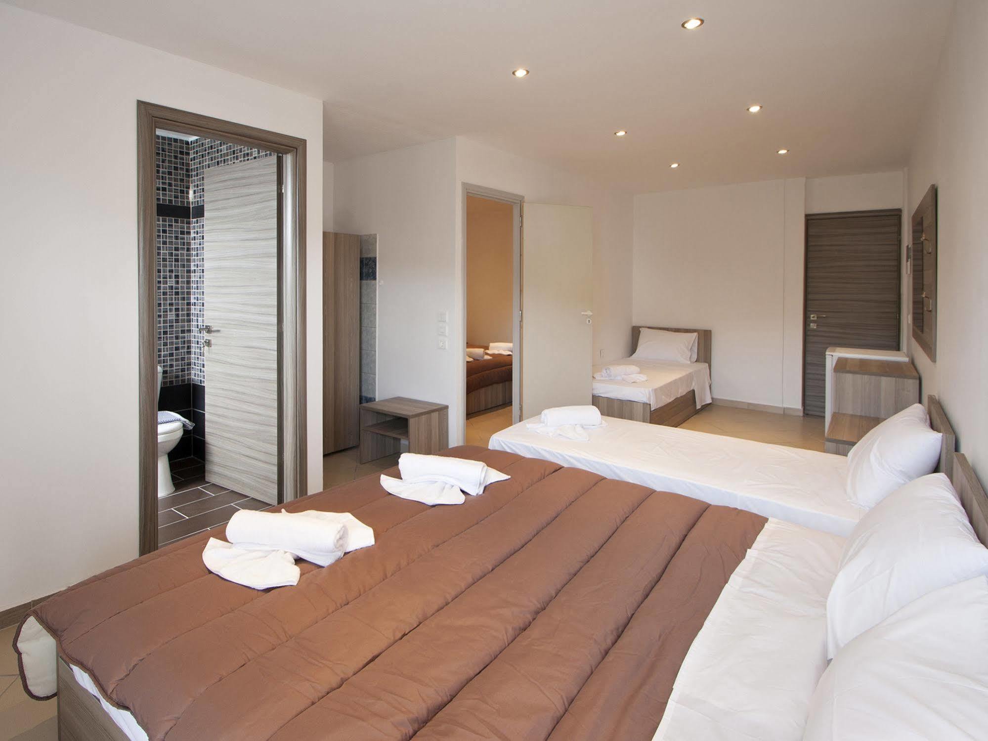 Pineapple Skiathos Bagian luar foto