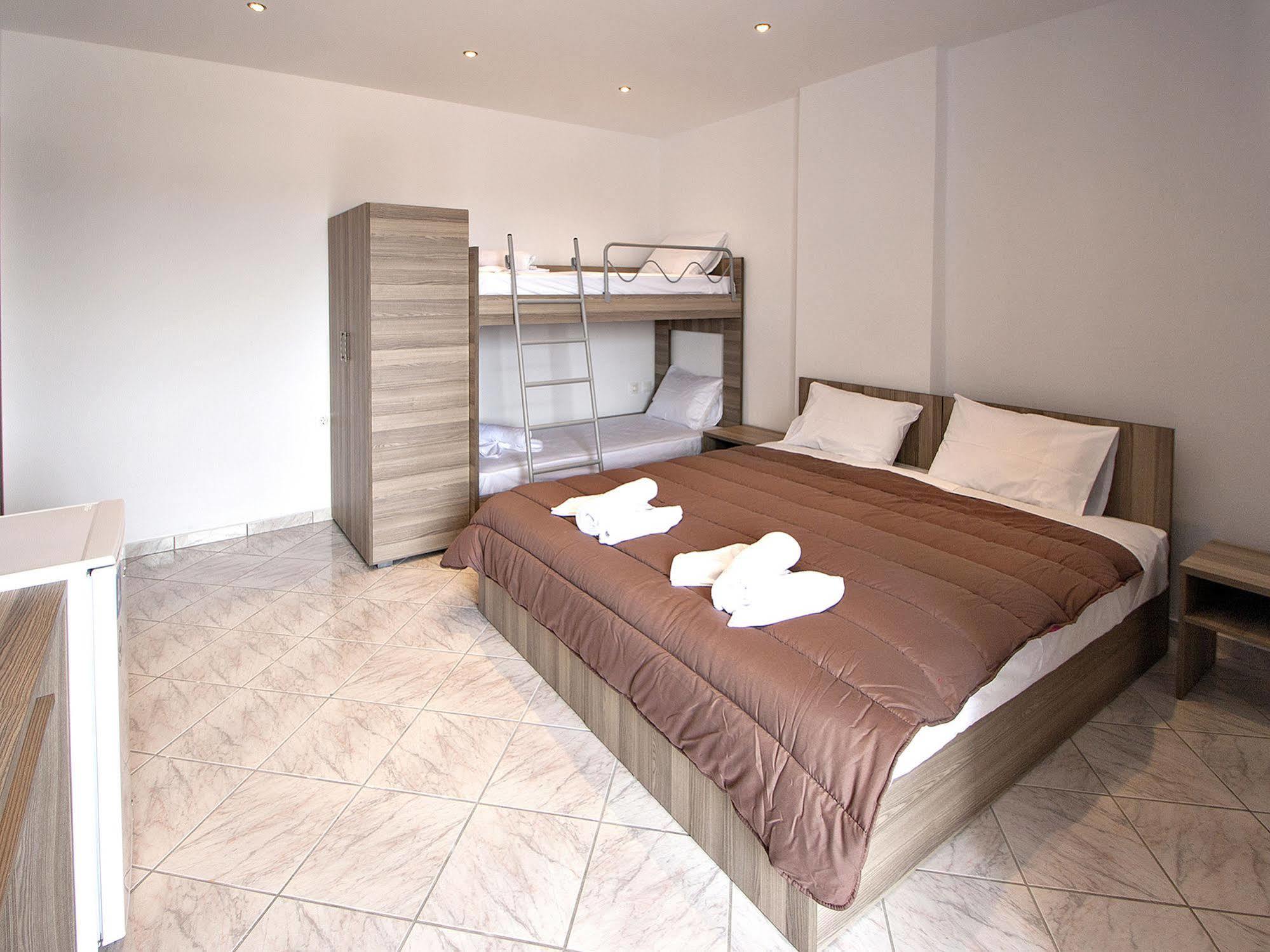 Pineapple Skiathos Bagian luar foto